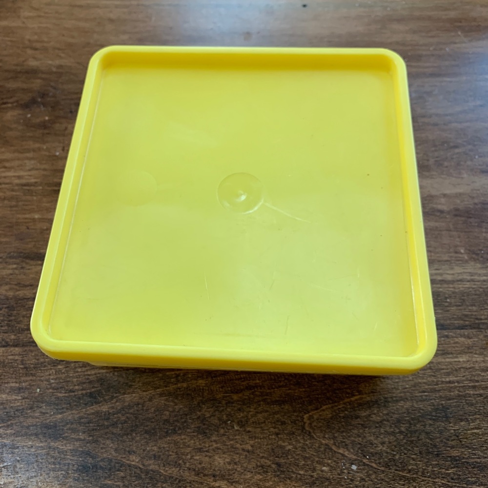 Free item: sandwich square container